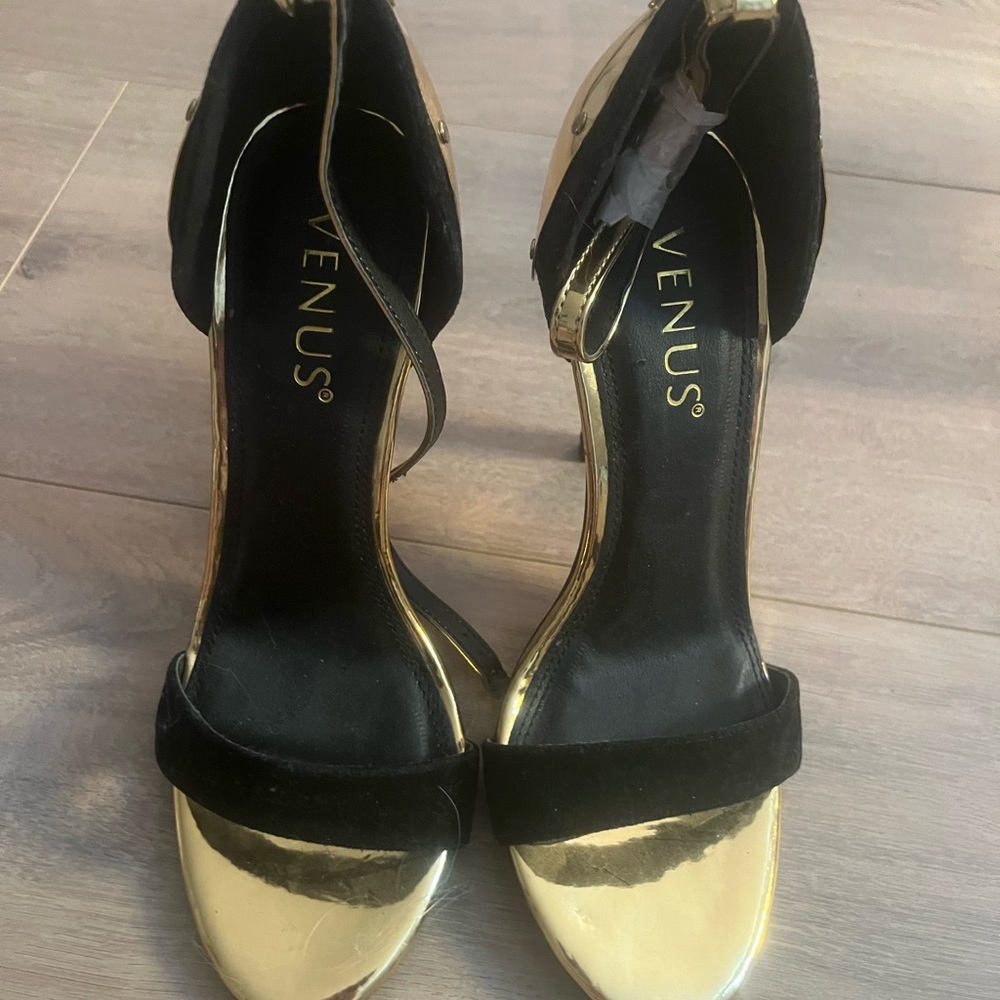 VENUS Elegant Black and Gold Heels